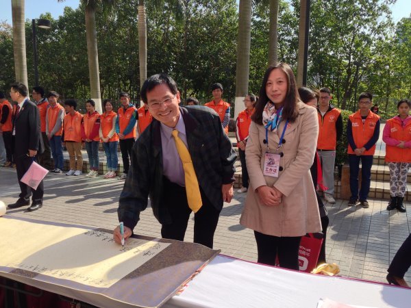 陳校長（左）受到廣東嶺南職業技術學院國際學院錢濤院長（右）等師生熱烈歡迎 - 