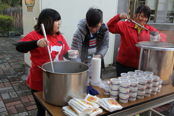 早安日活動備有薑湯、暖暖包，為大家在寒冬中帶來暖意 - 