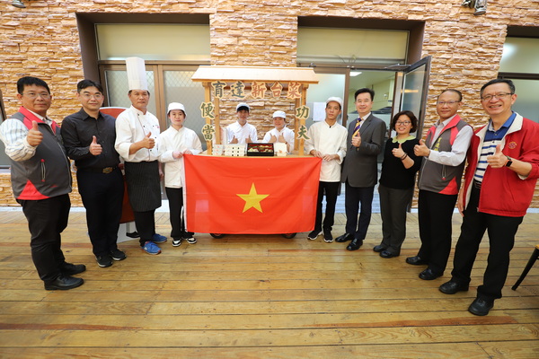 3-1.餐旅系越南专班学生透过「育达新台菜功夫便当」传承餐饮技能与独特的饮食文化